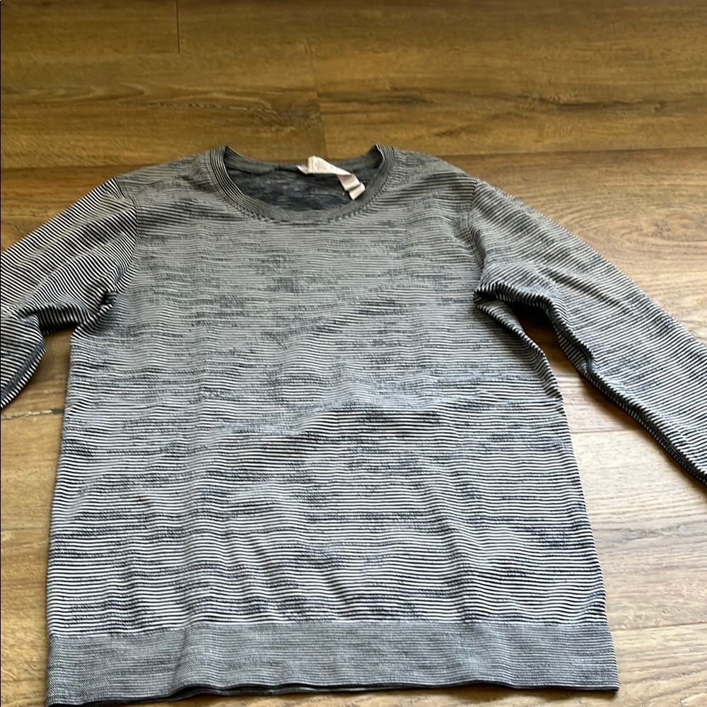 Lululemon Gray Long Sleeve top
